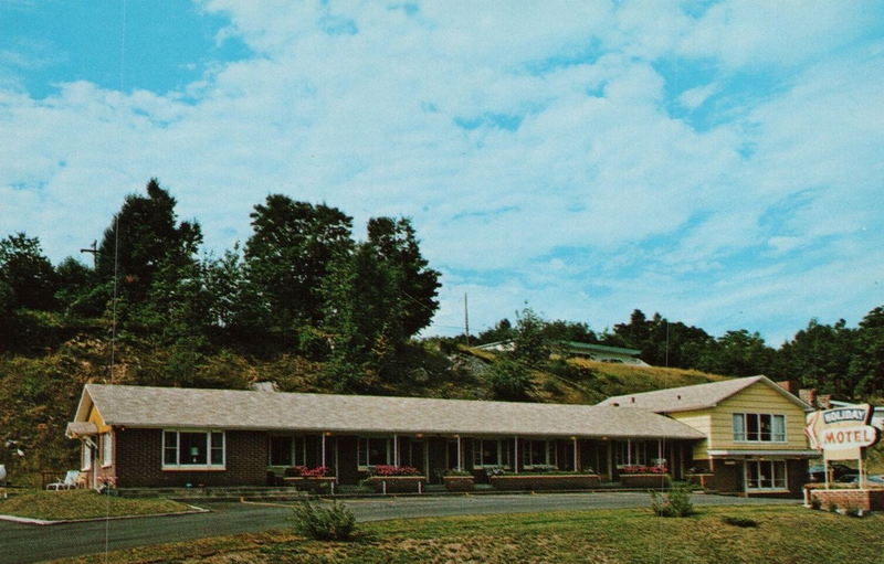 Holiday Motel - Vintage Postcard